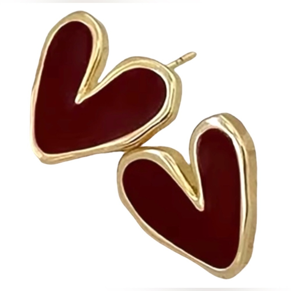 ELEGANT HEART SHAPED STUD EARRINGS